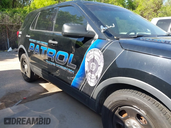 2016 Ford Police Interceptor Utility z VIN 1FM5K8AR5GGD16437, wystawiony jako IAAI lot #41998634 z przebiegiem 134 199 mil mil oraz . Historia ofert i sprzedaży dostępna na DreamBid. Obrazek 6.