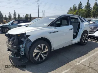 2022 Volkswagen ID.4 Pro S z VIN WVGUNPE25NP070898, wystawiony jako Copart lot #58265915 z przebiegiem 17 083 mil mil oraz Szkoda całkowita • Salvage title. Historia ofert i sprzedaży dostępna na DreamBid. Obrazek 1.