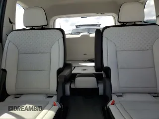 2024 GMC Acadia FWD Denali z VIN 1GKENLKS4RJ195328, wystawiony jako Copart lot #74266324 z przebiegiem Nie podano mil oraz Nie do naprawy. Historia ofert i sprzedaży dostępna na DreamBid. Obrazek 10.