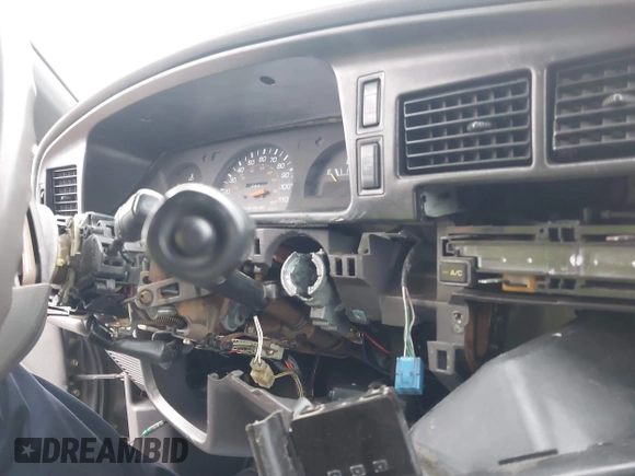 1990 Toyota Pickup z VIN JT4VN93D7L5014236, wystawiony jako IAAI lot #41776761 z przebiegiem Nie podano mil oraz . Historia ofert i sprzedaży dostępna na DreamBid. Obrazek 6.