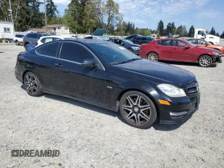 2015 Mercedes-Benz C 250 z VIN WDDGJ4HB7FG376564, wystawiony jako Copart lot #55530935 z przebiegiem 145 687 mil mil oraz Czysty tytuł • Clean title. Historia ofert i sprzedaży dostępna na DreamBid. Obrazek 4.