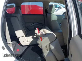 2007 Mitsubishi Outlander XLS z VIN JA4MT41X27Z020276, wystawiony jako IAAI lot #42348742 z przebiegiem 75 715 mil mil oraz . Historia ofert i sprzedaży dostępna na DreamBid. Obrazek 8.