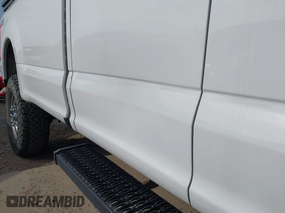 2020 Ford F-250 XL z VIN 1FT7X2B64LEC88751, wystawiony jako IAAI lot #42621080 z przebiegiem 131 199 mil mil oraz . Historia ofert i sprzedaży dostępna na DreamBid. Obrazek 6.