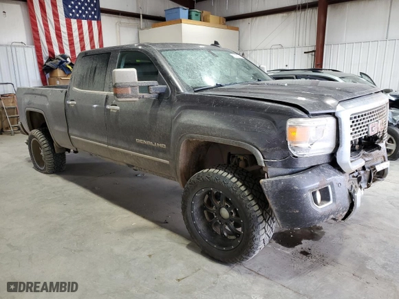 2015 GMC Sierra 2500HD Denali with VIN 1GT120E84FF514856, listed as a Copart auction lot 61423374 with 204,130 mi miles and Salvage Title. Bid and sale history available at carsss.com. Image 4.