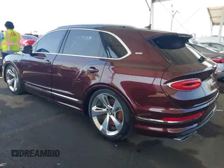 2021 Bentley Bentayga V8 z VIN SJAAM2ZV1MC037602, wystawiony jako IAAI lot #42397866 z przebiegiem Nie podano mil oraz . Historia ofert i sprzedaży dostępna na DreamBid. Obrazek 3.
