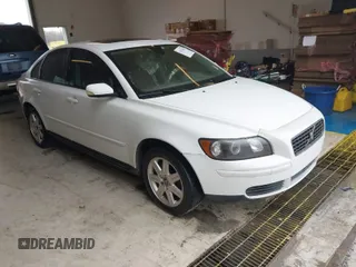 2006 Volvo S40 2.4L with VIN YV1MS382162211010, listed as a IAAI auction lot 41832484 with 187,937 mi miles. Bid and sale history available at carsss.com. Image 1.