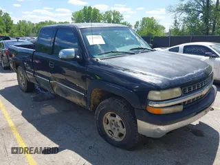 2000 Chevrolet Silverado 1500 LS with VIN 2GCEK19T2Y1379926, listed as a IAAI auction lot 42193073 with 371,952 mi miles. Bid and sale history available at carsss.com. Image 1.