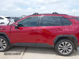 2022 Toyota RAV4 XLE Premium z VIN 2T3C1RFV3NW226182, wystawiony jako IAAI lot #42405020 z przebiegiem 31 813 mil mil oraz . Historia ofert i sprzedaży dostępna na DreamBid. Obrazek 15.