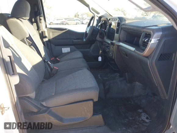 2024 Ford F-150 XL z VIN 1FTEX1KP7RKE49677, wystawiony jako IAAI lot #41592556 z przebiegiem 11 136 mil mil oraz . Historia ofert i sprzedaży dostępna na DreamBid. Obrazek 5.