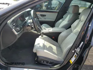 2016 BMW M5 z VIN WBSFV9C55GD595799, wystawiony jako Copart lot #65708864 z przebiegiem 104 198 mil mil oraz Szkoda całkowita • Salvage title. Historia ofert i sprzedaży dostępna na DreamBid. Obrazek 7.