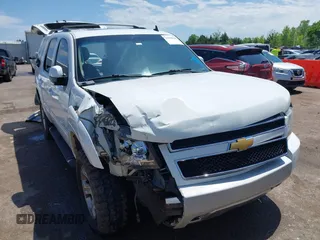 2010 Chevrolet Tahoe LT z VIN 1GNUKBE09AR176081, wystawiony jako IAAI lot #42085905 z przebiegiem 349 312 mil mil oraz . Historia ofert i sprzedaży dostępna na DreamBid. Obrazek 6.
