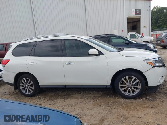 2016 Nissan Pathfinder S z VIN 5N1AR2MN8GC662540, wystawiony jako IAAI lot #42632335 z przebiegiem 196 810 mil mil oraz . Historia ofert i sprzedaży dostępna na DreamBid. Obrazek 14.