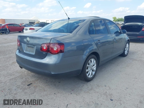 2010 Volkswagen Jetta SEL with VIN 3VWRX7AJ8AM158567, listed as a IAAI auction lot 42344380 with 151,481 mi miles and . Bid and sale history available at DreamBid. Image 4.
