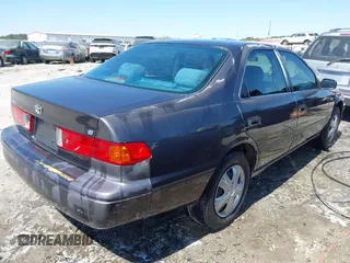2000 Toyota Camry CE z VIN 4T1BG22K5YU989265, wystawiony jako IAAI lot #41800338 z przebiegiem 381 964 mil mil oraz . Historia ofert i sprzedaży dostępna na DreamBid. Obrazek 4.