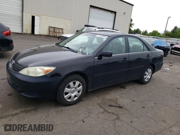 2004 Toyota Camry LE z VIN 4T1BE32KX4U380789, wystawiony jako Copart lot #57142645 z przebiegiem 226 106 mil mil oraz Szkoda całkowita • Salvage title. Historia ofert i sprzedaży dostępna na DreamBid. Obrazek 1.