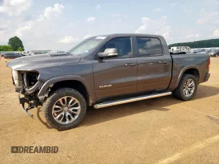 2020 Ram 1500 Laramie z VIN 1C6RREJT6LN100718, wystawiony jako Copart lot #59289735 z przebiegiem 120 460 mil mil oraz Szkoda całkowita • Salvage title. Historia ofert i sprzedaży dostępna na DreamBid. Obrazek 1.