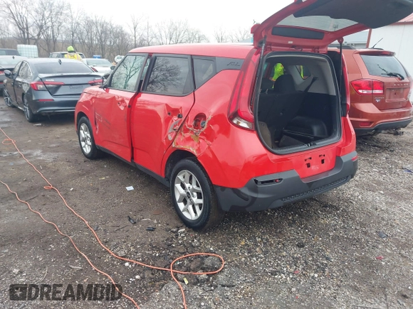 2020 Kia Soul S with VIN KNDJ23AU0L7731797, listed as a IAAI auction lot 41509315 with 110,390 mi miles. Bid and sale history available at carsss.com. Image 3.