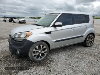 2013 Kia Soul + z VIN KNDJT2A69D7553964, wystawiony jako Copart lot #55986835 z przebiegiem Nie podano mil oraz Czysty tytuł • Clean title. Historia ofert i sprzedaży dostępna na DreamBid. Obrazek 1.