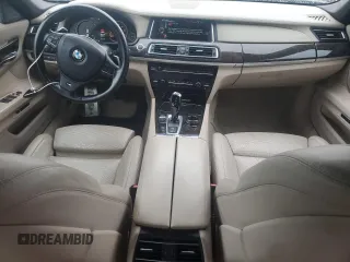 2015 BMW 7 Series 750Li z VIN WBAYE8C51FD781314, wystawiony jako Copart lot #56537395 z przebiegiem 69 682 mil mil oraz Szkoda całkowita • Salvage title. Historia ofert i sprzedaży dostępna na DreamBid. Obrazek 8.