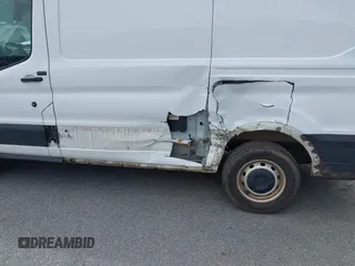 2019 Ford Transit z VIN 1FTYR1CM7KKB27266, wystawiony jako IAAI lot #42290305 z przebiegiem 129 746 mil mil oraz . Historia ofert i sprzedaży dostępna na DreamBid. Obrazek 6.