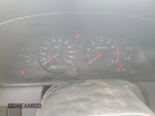 2001 Nissan Frontier SE z VIN 1N6ED27T51C307408, wystawiony jako Copart lot #57169705 z przebiegiem 323 598 mil mil oraz Czysty tytuł • Clean title. Historia ofert i sprzedaży dostępna na DreamBid. Obrazek 9.