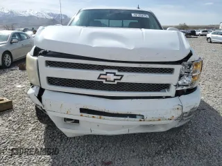 2011 Chevrolet Silverado 1500 LT with VIN 3GCPKSE36BG138213, listed as a Copart auction lot 52135275 with 305,791 mi miles and Salvage Title. Bid and sale history available at DreamBid. Image 5.