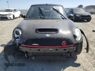 2011 MINI Convertible S с VIN WMWZP3C59BT249133, выставлен на аукционе Copart как лот 56402615 с пробегом 103 809 миль миль и Списание • Salvage title. История ставок и продаж доступна на DreamBid. Изображение 5.