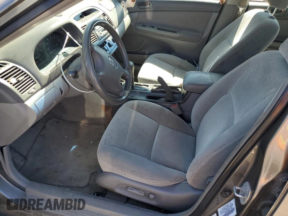 2003 Toyota Camry LE z VIN 4T1BF32K93U566965, wystawiony jako Copart lot #71979144 z przebiegiem 267 228 mil mil oraz Szkoda całkowita • Salvage title. Historia ofert i sprzedaży dostępna na DreamBid. Obrazek 7.