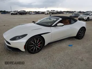 2020 Aston Martin DB11 z VIN SCFRMFCWXLGM09361, wystawiony jako Copart lot #74208744 z przebiegiem 10 972 mil mil oraz Szkody całkowita. Historia ofert i sprzedaży dostępna na DreamBid. Obrazek 1.