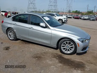 2018 BMW 3 Series 320i xDrive z VIN WBA8A3C5XJA494899, wystawiony jako IAAI lot #42092150 z przebiegiem 60 884 mil mil oraz . Historia ofert i sprzedaży dostępna na DreamBid. Obrazek 1.