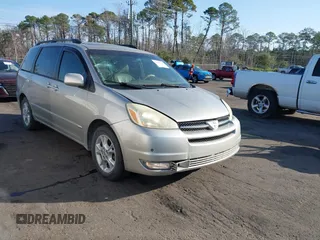 2004 Toyota Sienna XLE with VIN 5TDZA22C84S218262, listed as a IAAI auction lot 41585704 with 204,815 mi miles. Bid and sale history available at carsss.com. Image 1.