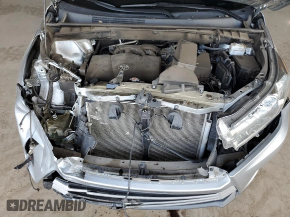 2019 Toyota Highlander SE with VIN 5TDKZRFH9KS557280, listed as a Copart auction lot 55094585 with 84,050 mi miles and Salvage title. Bid and sale history available at DreamBid. Image 11.