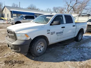 2019 Ram 1500 Tradesman z VIN 3C6RR7KT4KG723272, wystawiony jako Copart lot #43082785 z przebiegiem 125 071 mil mil oraz Szkoda całkowita • Salvage title. Historia ofert i sprzedaży dostępna na DreamBid. Obrazek 1.