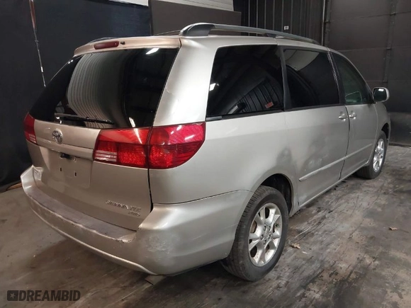 2005 Toyota Sienna XLE with VIN 5TDBA22CX5S036257, listed as a IAAI auction lot 42002366 with 154,584 mi miles. Bid and sale history available at carsss.com. Image 4.
