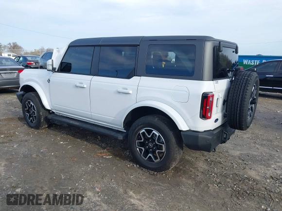 2024 Ford Bronco Outer Banks with VIN 1FMDE8BHXRLA87529, listed as a IAAI auction lot 41581143 with 9,366 mi miles. Bid and sale history available at carsss.com. Image 3.