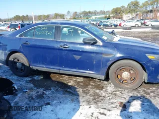 2017 Ford Police Interceptor с VIN 1FAHP2MT3HG126635, выставлен на аукционе IAAI как лот 41425901 с пробегом Не указан миль и . История ставок и продаж доступна на DreamBid. Изображение 6.