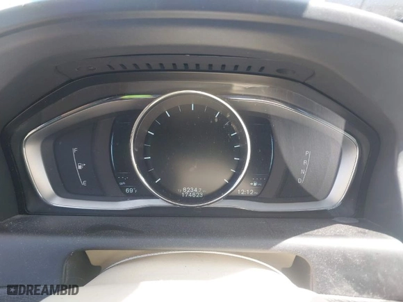 2015 Volvo XC60 T6 with VIN YV4902RK5F2762130, listed as a IAAI auction lot 42080997 with 174,623 mi miles. Bid and sale history available at carsss.com. Image 7.