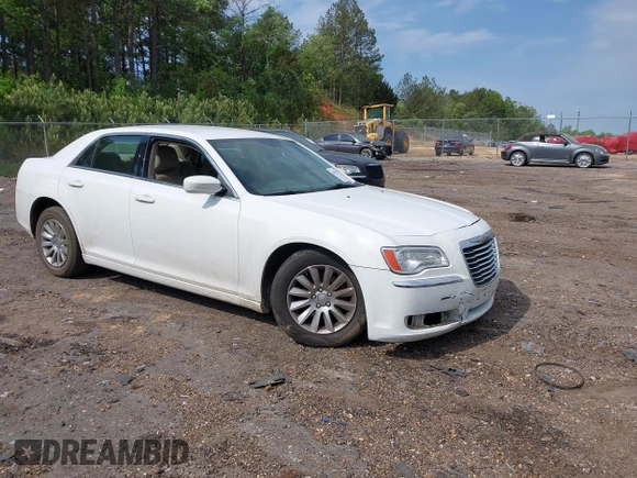 2014 Chrysler 300 z VIN 2C3CCAAG0EH157055, wystawiony jako IAAI lot #42039052 z przebiegiem 197 788 mil mil oraz . Historia ofert i sprzedaży dostępna na DreamBid. Obrazek 1.