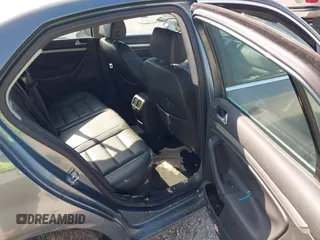 2006 Volkswagen Jetta 2.5L z VIN 3VWSF71K06M798437, wystawiony jako IAAI lot #42559453 z przebiegiem 169 485 mil mil oraz . Historia ofert i sprzedaży dostępna na DreamBid. Obrazek 8.