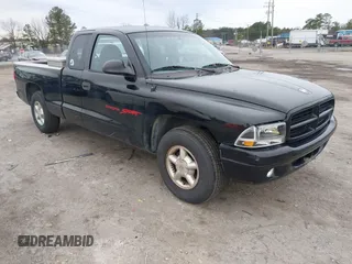 1999 Dodge Dakota with VIN 1B7FL22P8XS232450, listed as a IAAI auction lot 41754680 with 122,594 mi miles. Bid and sale history available at carsss.com. Image 1.
