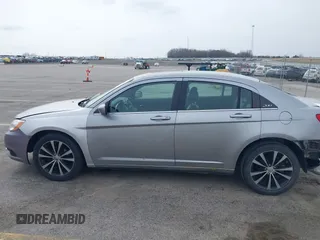 2014 Chrysler 200 Limited with VIN 1C3CCBCG6EN136043, listed as a IAAI auction lot 41974434 with 169,184 mi miles. Bid and sale history available at carsss.com. Image 15.