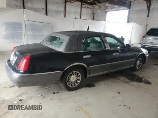 2001 Lincoln Town Car Signature z VIN 1LNHM82W41Y739121, wystawiony jako Copart lot #56738385 z przebiegiem 112 528 mil mil oraz Szkoda całkowita • Salvage title. Historia ofert i sprzedaży dostępna na DreamBid. Obrazek 3.