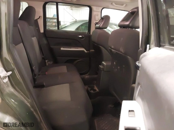 2008 Jeep Patriot Sport with VIN 1J8FF28W58D514209, listed as a IAAI auction lot 41630850 with 122,875 mi miles. Bid and sale history available at carsss.com. Image 8.