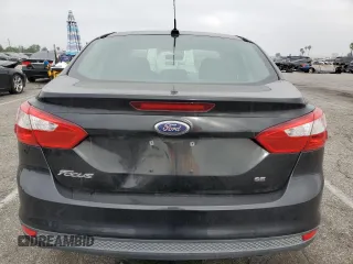 2013 Ford Focus SE z VIN 1FADP3F20DL335132, wystawiony jako Copart lot #61042315 z przebiegiem 149 443 mil mil oraz Czysty tytuł • Clean title. Historia ofert i sprzedaży dostępna na DreamBid. Obrazek 6.