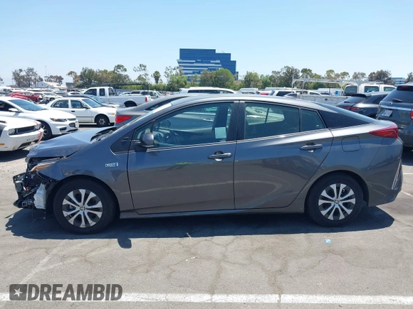 2021 Toyota Prius LE with VIN JTDKAMFPXM3170372, listed as a IAAI auction lot 42661609 with 47,977 mi miles and . Bid and sale history available at DreamBid. Image 14.