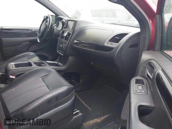 2014 Chrysler Town & Country S with VIN 2C4RC1HG6ER307238, listed as a IAAI auction lot 41852666 with 131,301 mi miles. Bid and sale history available at carsss.com. Image 5.