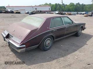 1985 Cadillac Seville z VIN 1G6KS6989FE821515, wystawiony jako IAAI lot #42009508 z przebiegiem 13 600 mil mil oraz . Historia ofert i sprzedaży dostępna na DreamBid. Obrazek 4.