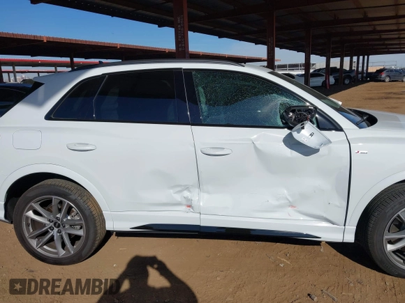 2024 Audi Q3 S line Premium Plus z VIN WA1EECF33R1112786, wystawiony jako IAAI lot #41611539 z przebiegiem 6372 mil mil oraz . Historia ofert i sprzedaży dostępna na DreamBid. Obrazek 12.