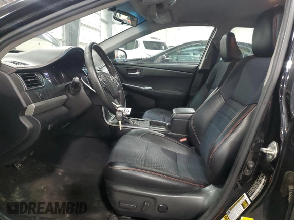 2015 Toyota Camry XLE z VIN 4T1BF1FK8FU921689, wystawiony jako Copart lot #55825225 z przebiegiem 116 438 mil mil oraz Szkoda całkowita • Salvage title. Historia ofert i sprzedaży dostępna na DreamBid. Obrazek 7.
