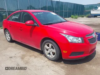 2014 Chevrolet Cruze 1LT z VIN 1G1PC5SB8E7149619, wystawiony jako IAAI lot #42484859 z przebiegiem 145 737 mil mil oraz . Historia ofert i sprzedaży dostępna na DreamBid. Obrazek 1.
